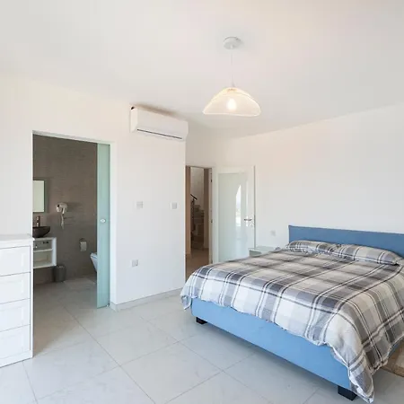 Apartment Seafront, Duplex With Massive Seaview Terrace By 360 Estates